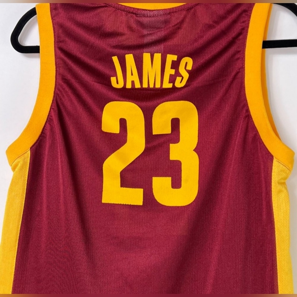 Boys Size XL 16-18 Cleveland Cavaliers Lebron James 23 NBA Jersey Red Gold - Picture 5 of 10